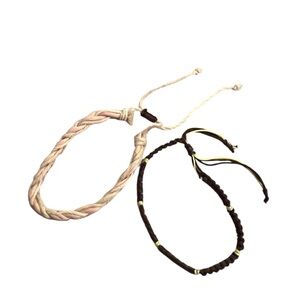 ⚪️Women’s one size, multicolor set of two rope bracelets, in good condition⚪️
